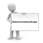 Figur mit Tafel und Aufschrift Datenschutzbeauftragte